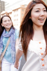 temapark はしゃぐ女性イメージ